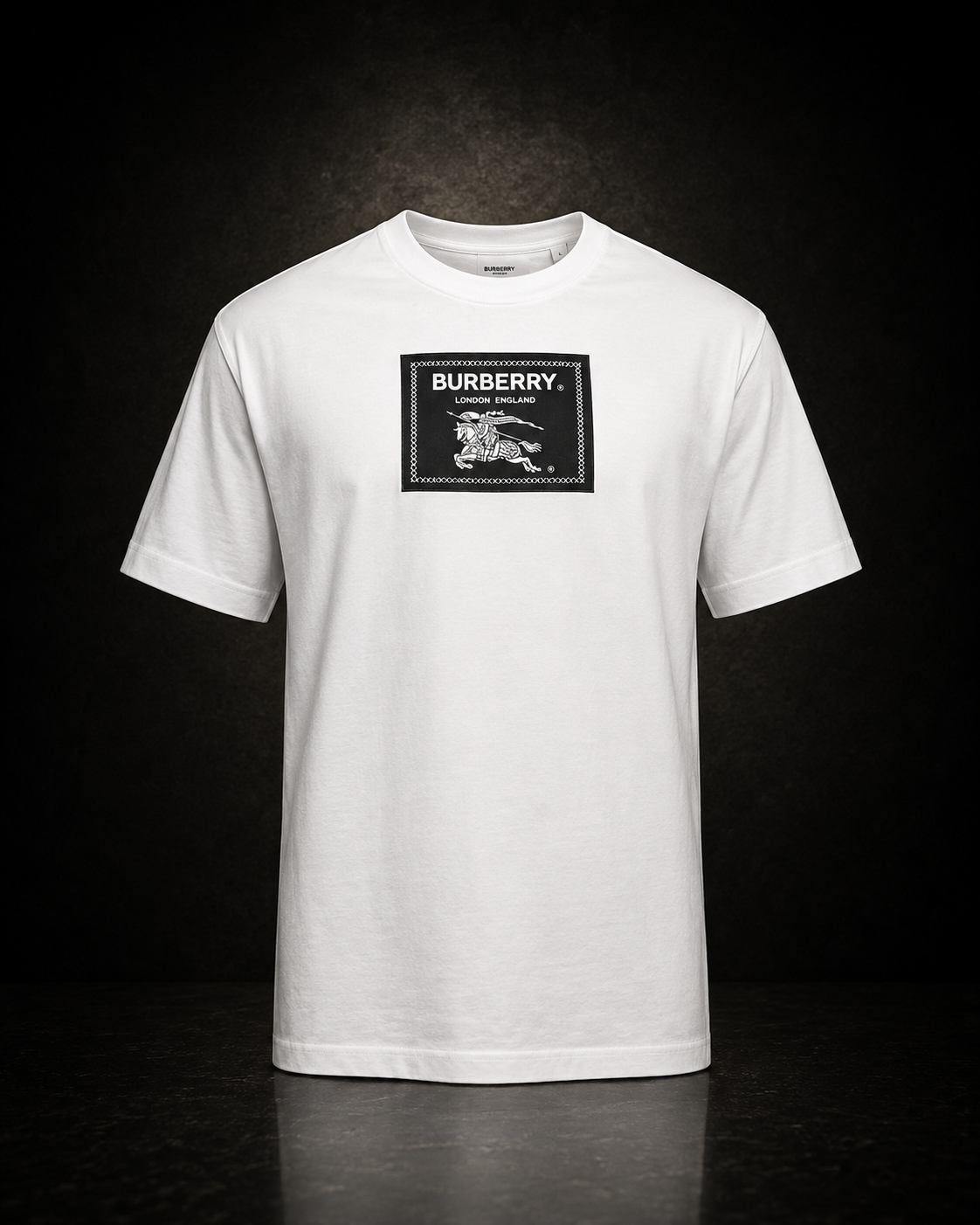 Burberry vit t-shirt med Prorsum-etikett i svart på bröstet